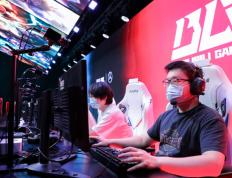 九游体育-Rookie回归赛场，势不可挡首场状态亮眼，DWG观众沸腾！的简单介绍