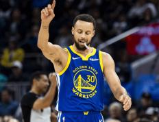 九游娱乐- 最篮点库里三分划破天际 超神表现揭开曼巴面孔 